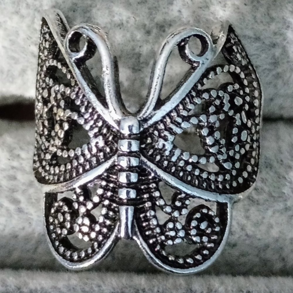 Butterfly ring